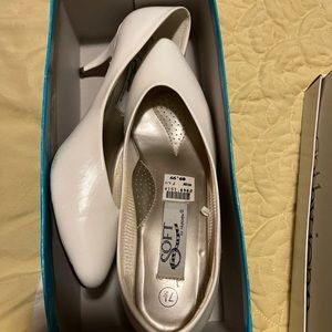 Heels/dress shoes for women